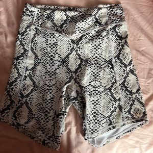 Balance athletics rider shorts. Size large. Python print.